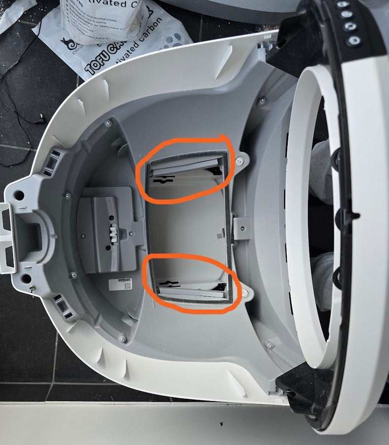 Location of Litter-Robot 4 pinch detectors